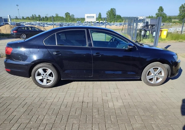 Volkswagen Jetta cena 27900 przebieg: 110800, rok produkcji 2011 z Sanok małe 121